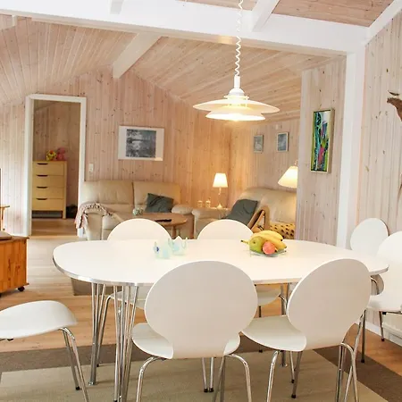 Three-bedroom Holiday In Дом отдыха